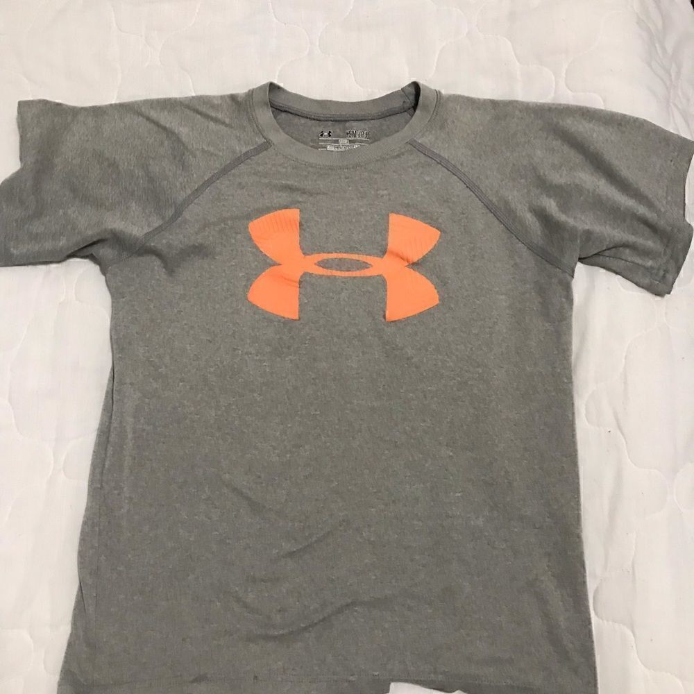 Under Armour boys athletic T-shirt size YSM